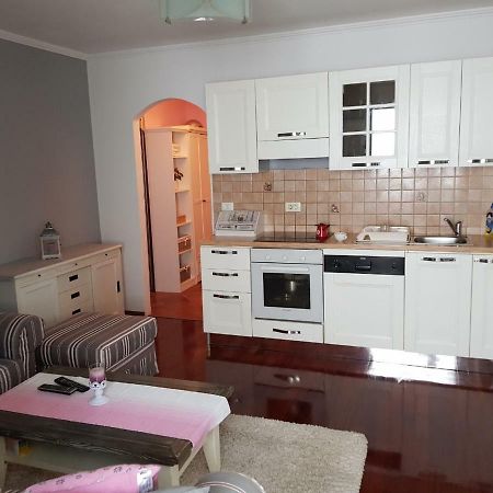 Cozy Apartment In Ровінь Екстер'єр фото