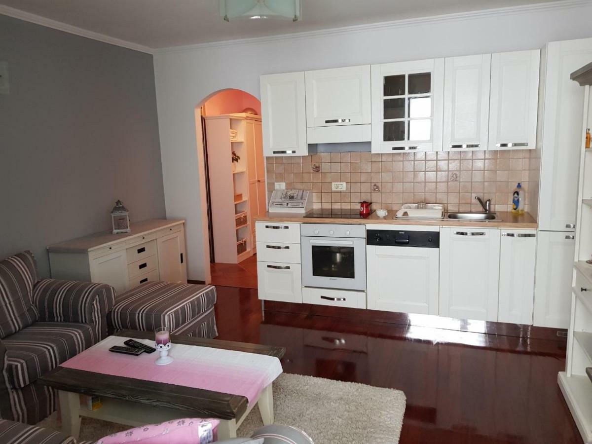Cozy Apartment In Ровінь Екстер'єр фото