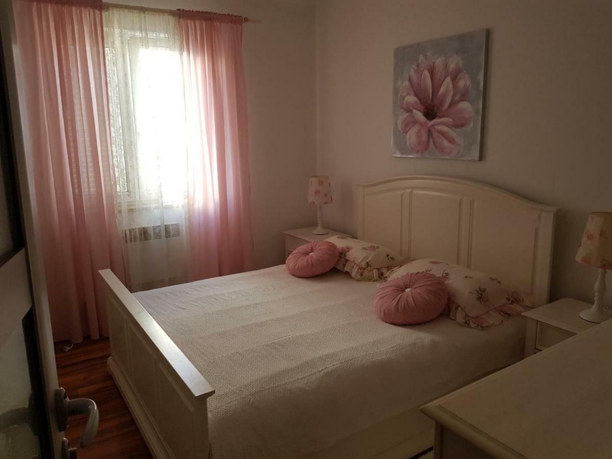 Cozy Apartment In Ровінь Екстер'єр фото